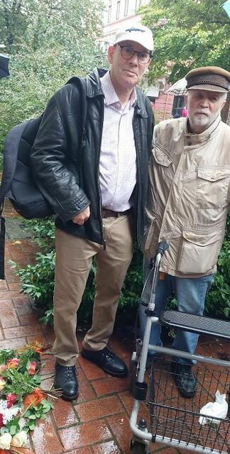 Mark Schleisner und Jürgen Wessel, Sponsor der Stolpersteine.
