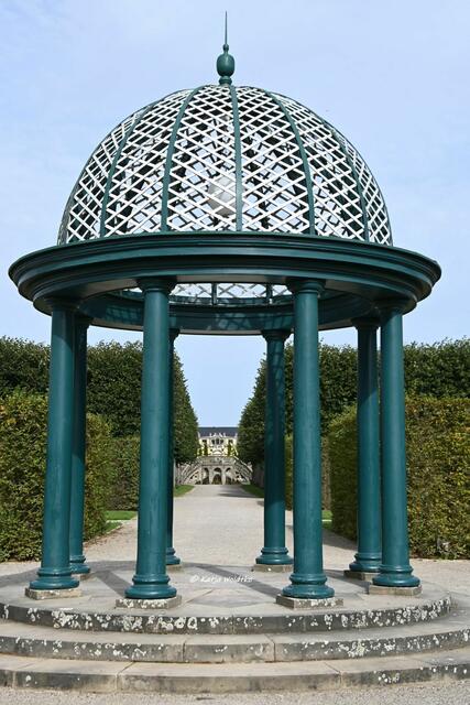 Wasserspiele und barocke Pracht im Großen Garten Herrenhausen

Blick durch den Pavillon zur Kleinen Kaskade hinter dem Gartentheater | Foto: Katja Woidtke