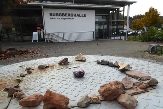Warteposition des Edersteins an der Burgberghalle in Battenberg (Eder).
