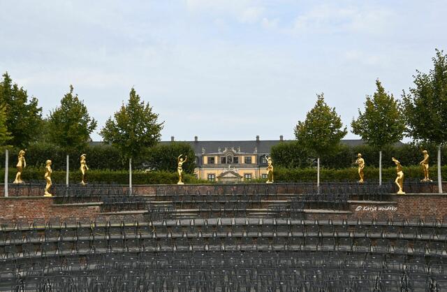 Wasserspiele und barocke Pracht im Großen Garten Herrenhausen

Zuschauerraum des Gartentheaters mit Blick auf die Galerie | Foto: Katja Woidtke