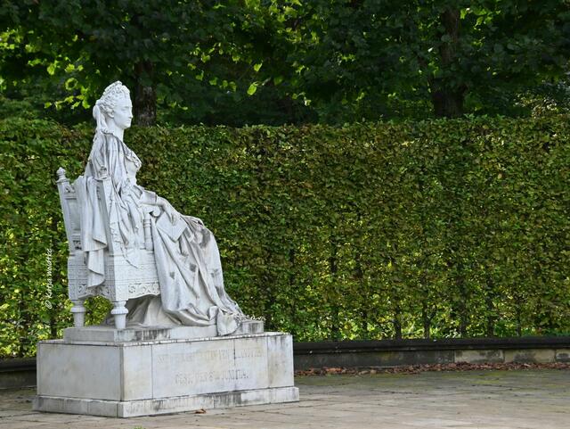 Wasserspiele und barocke Pracht im Großen Garten Herrenhausen

Denkmal der Kurfürstin Sophie  | Foto: Katja Woidtke