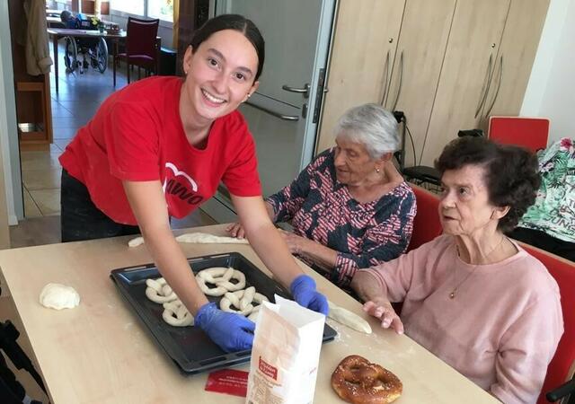 Herstellen der Deko fürs Oktoberfest
