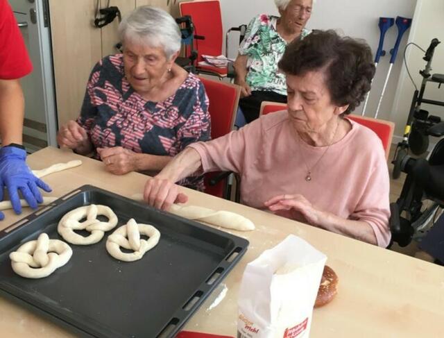 Herstellen der Deko fürs Oktoberfest