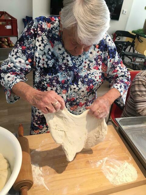 Herstellen der Deko fürs Oktoberfest