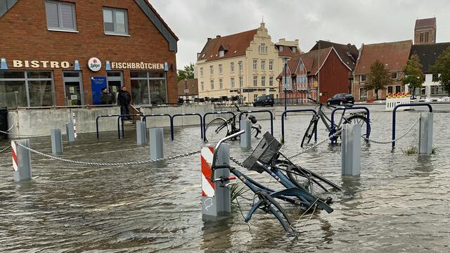 Fahrradparkplatz am Schiffbauerdamm. Foto: Helmut Kuzina