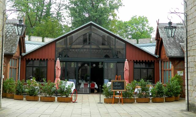 Neben dem Speisesaal gibt es hier in den ehemaligen Pferdeställen Möglichkeiten zu Feiern.