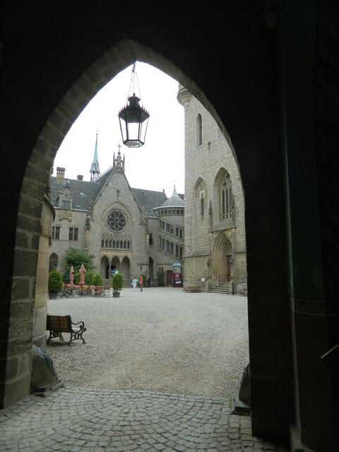 Blick zurück am zweiten Eingang, bei dem ich meinen Rundgang starte.