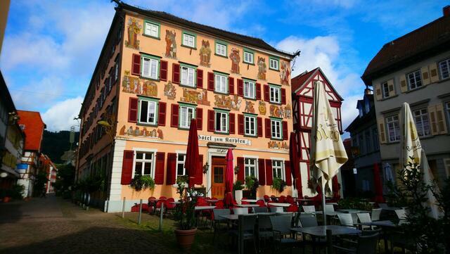 Dieses Gebäude in Eberbach hat eine besonders schöne Fassade. | Foto: Shima Mahi