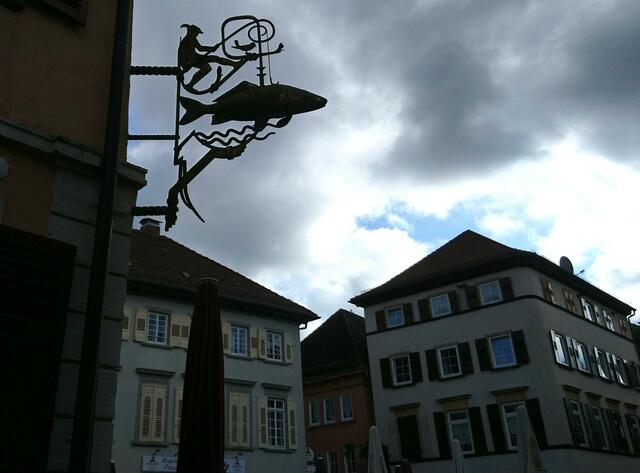 Das Nasenschild weist auf den Namen des Hotels hin. | Foto: Shima Mahi