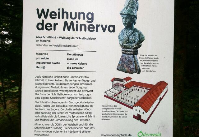 An den Römerpfaden gibt es zahlreiche Infotafeln. | Foto: Shima Mahi