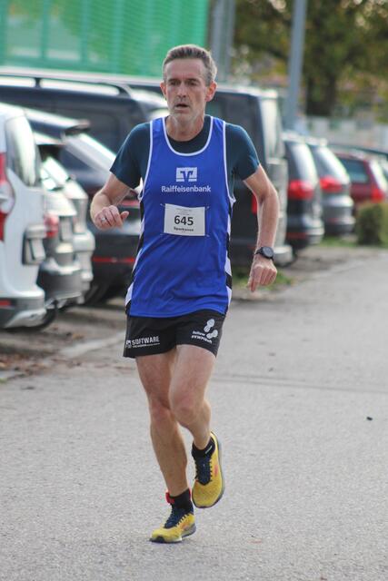 Christian Raimann beeindruckte in Rain als schnellster Läufer der Männerklasse M55