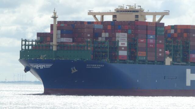 Containerschiff HMM Hamburg: Rückreise vom Erstanlauf in Hamburg CS HMM ...