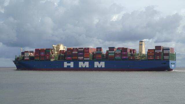 Containerschiff HMM Hamburg: Rückreise vom Erstanlauf in Hamburg CS HMM ...