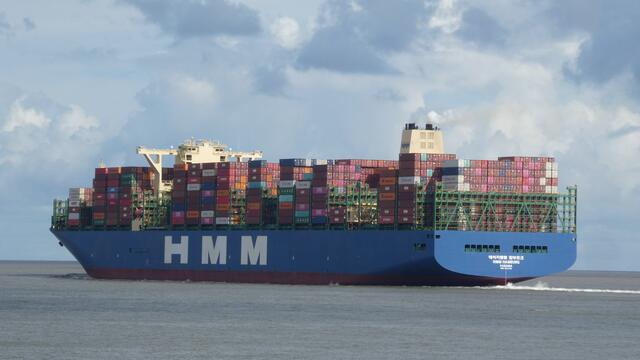 Containerschiff HMM Hamburg: Rückreise vom Erstanlauf in Hamburg CS HMM ...