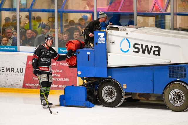 Alexander Strehler beendete mit der Meisterschaft seine Karriere beim EHC, er war dienstältester Spieler und seit Vereinsgründung im Kader. | Foto: Dietmar Ziegler