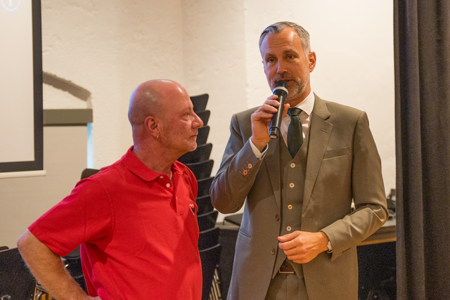 36. AWO-Kreisseniorennachmittag im Wittelsbacher Schloss Friedberg/Bayern - Im Bild Friedbergs AWO-Ortsvereinsvorsitzender Michael Ackermann (links) und Friedbergs Erster Bürgermeister Roland Eichmann | Foto: FSeventfoto