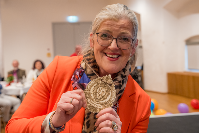 36. AWO-Kreisseniorennachmittag im Wittelsbacher Schloss Friedberg/Bayern - Der ORCC Friedberg präsentierte zum Faschingsauftakt eine Vorschau auf das aktuelle Programm der Session 2023/2024 - Ein ORCC-Orden für Ulrike Sasse-Feile | Foto: FSeventfoto