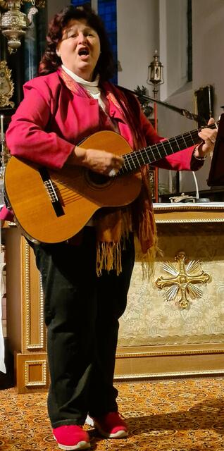 Erna Dirschinger und Gitarre