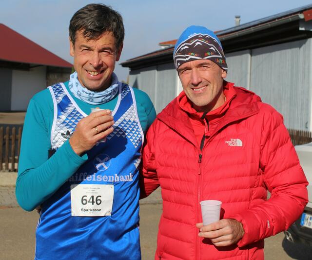 Hermann Schäffler - in jungen Jahren einer der besten bayerischen 400 Meter Läufer - zusammen mit Christian Raimann nach dem Lauf in Kleinerdlingen