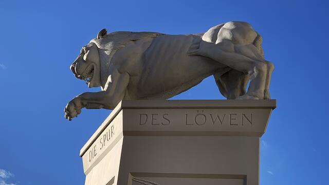 Das Denkmal "Die Spur des Löwen" erinnert an den Stadtgründer Heinrich den Löwen (1129 - 1195). Foto: Helmut Kuzina