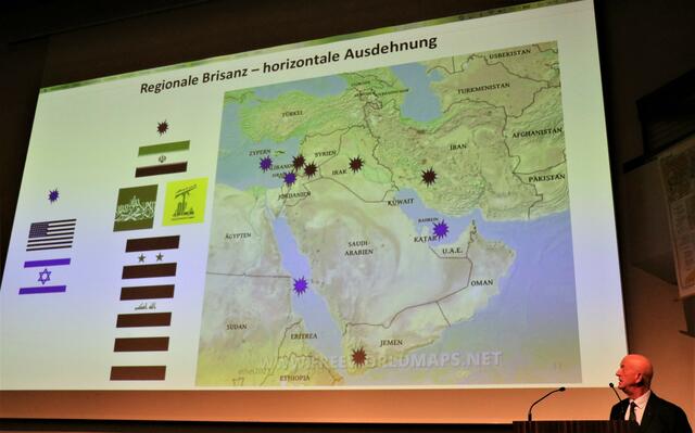 Augsburger Sicherheitsdialog, eines der vielen Fotos der Präsentation | Foto: Marianne Stenglein