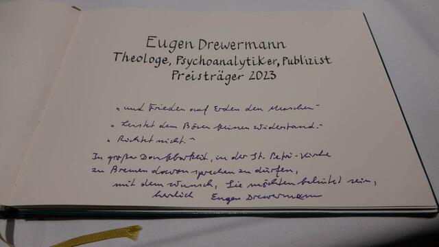 Eintrag Eugen Drewermann in das Gästebuch der Habenhauser Schaffergesellschaft 