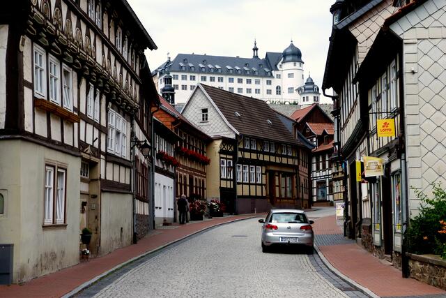 Niedergasse mit Schlossblick 