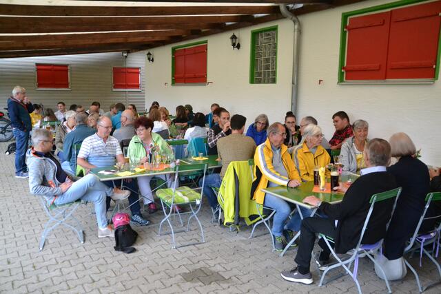 Ende Juli 2024 bedankte sich die Abteilung Alpin mit einem Essen bei den Aktiven. Hierfür stellten die Naturfreunde Gersthofen freundlicherweise ihr Heim in Muttershofen zur Verfügung. | Foto: Peter Metzger