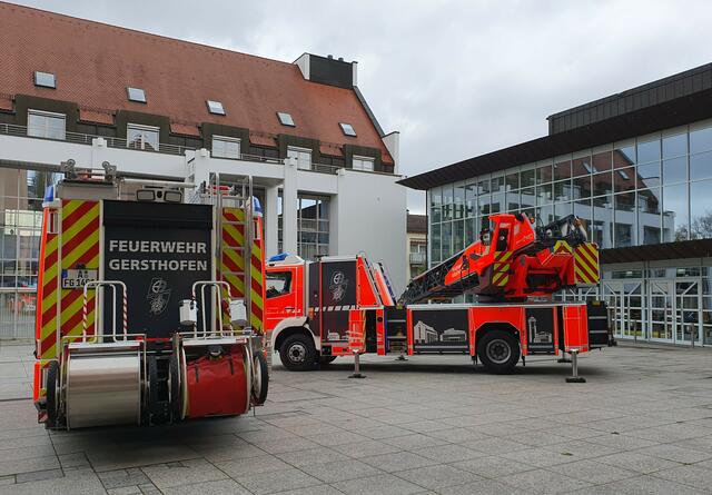Fahrzeugausstellung am Rathausplatz | Foto: Günter Bugar