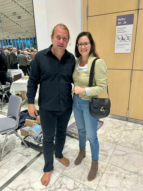 Solist Andreas Martin Hofmeir und Veronika Wanninger beim Konzert der Sächsischen Bläserphilharmonie. | Foto: Stadt Neusäß