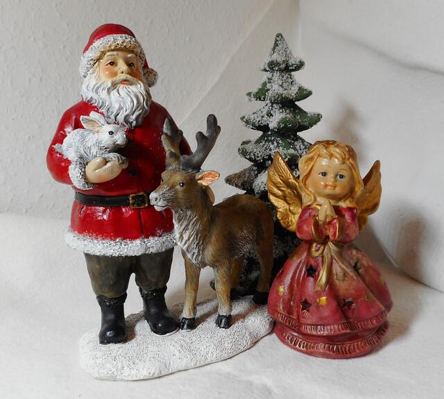 Der Weihnachtsmann mit seinen fleißigen Helferlein. | Foto: M. A.