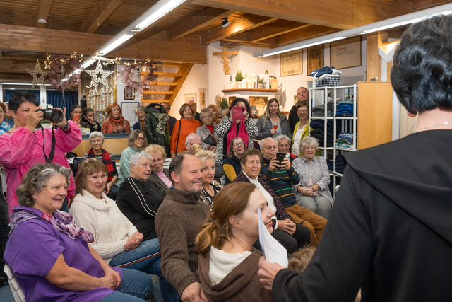 30. Kunstausstellung im Modehaus Barbara Hintermair in Ried. Der Kunstmaler Franz Reißner präsentiert seine Werke | Foto: FSeventfoto