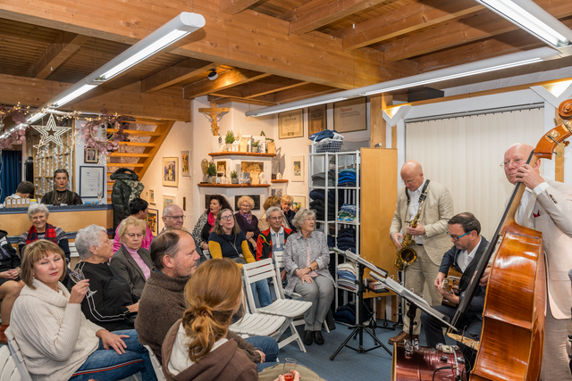30. Kunstausstellung im Modehaus Barbara Hintermair in Ried. Der Kunstmaler Franz Reißner präsentiert seine Werke | Foto: FSeventfoto