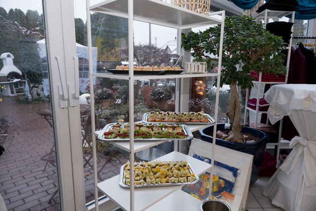 30. Kunstausstellung im Modehaus Barbara Hintermair in Ried. Der Kunstmaler Franz Reißner präsentiert seine Werke | Foto: Fseventfoto