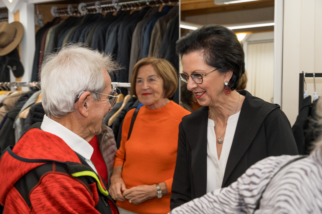 30. Kunstausstellung im Modehaus Barbara Hintermair in Ried. Der Kunstmaler Franz Reißner präsentiert seine Werke | Foto: FSeventfoto
