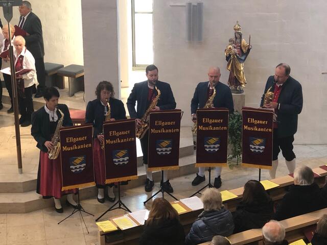 Foto: Der Ellgauer Musikverein war mit dem Saxophon-Quintett beim Adventssingen in St. Ulrich vertreten. 