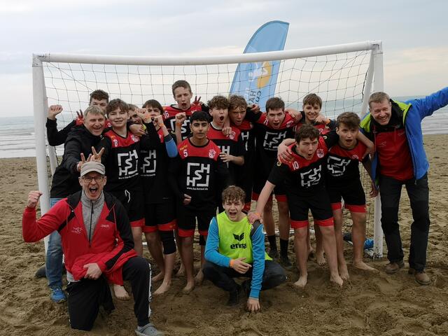 Die C-Jungs holen beim Beachhandball Cup in Cavallino/Italien den ersten Platz ihrer Altersklasse. | Foto: TSV Neusäß Handball
