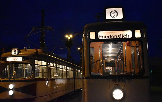 Friedenslicht-Fahrt mit Üstra-Oldtimern