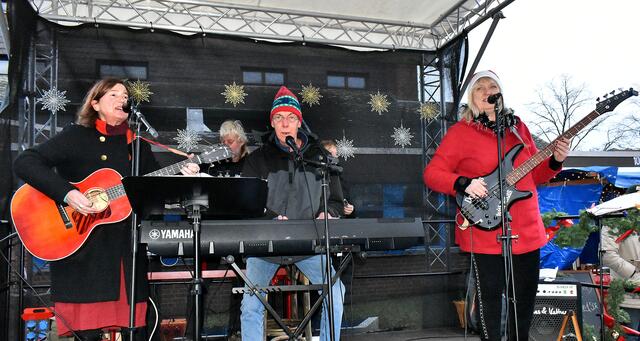 Popsongs der Gruppe Middle of the Road gab es auf der Bühne