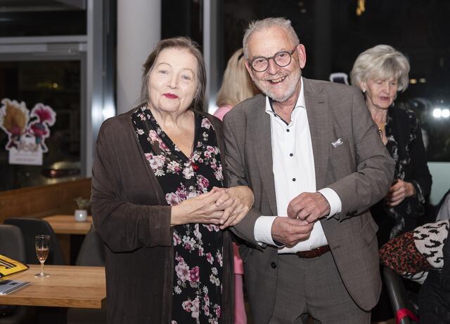 Am Rande des Filmfestvials Aichach traf das Stadtoberhaupt die bekannte Schauspielerin Marianne Sägebrecht | Foto: Stadt Aichach