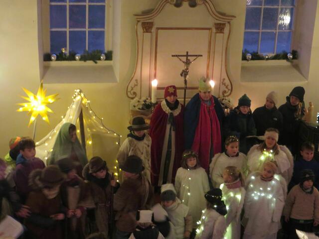 Tragt in die Welt nun ein Licht,
sagt allen: Fürchtet euch nicht!