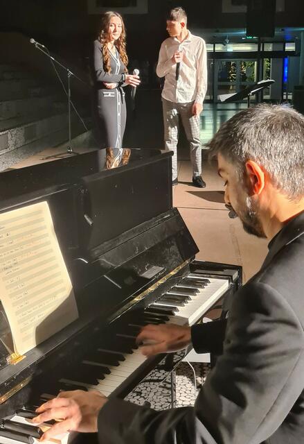  ... Ludmila Babenko &amp; Jeka als Vokal Solisten, Adrian Gaspar am Piano

