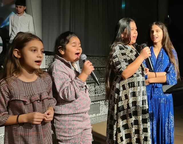 Rromanó Xóro Ćhavorréngo – Rroma Kinderchor der Bad Aiblinger Flüchtlings-Unterkunft