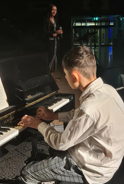 Gelem, Gelem – Jeka am Piano ...