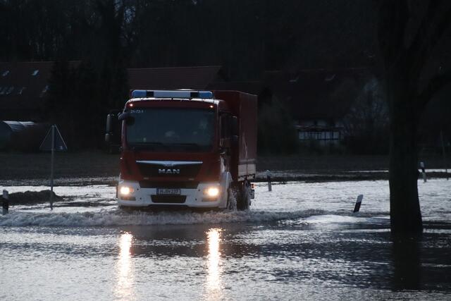 Schulenburg - Lauenstadt: für den Materialtransport steht der Feuerwehr das Allrad-Fahrzeug mit Ladebordwand zur Verfügung