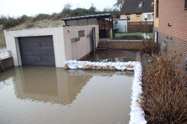 Koldingen - mit einem Sandsackverbau konnte die Garage gesichert werden