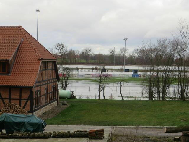 Hier ein Blick von der ehemaligen Wassermühle auf die beiden Fußballplätze