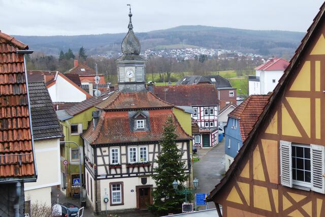 Das 1703 erbaute Rathaus Bad Sodens (jetzt Standesamt) ist mit Walmdach und Zwiebelturm (1866 hinzugefügt) das einzige barocke Fachwerk-Rathaus Hessens.