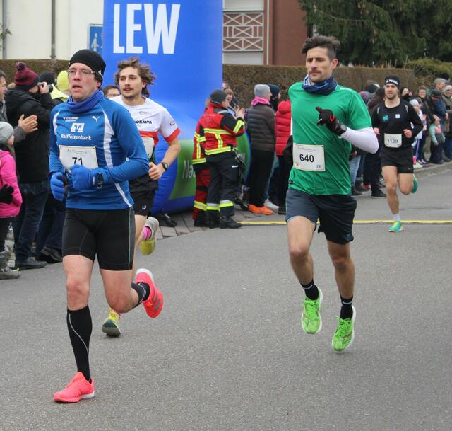 Wenzel Kurka läuft auf Platz 25 durchs Ziel 