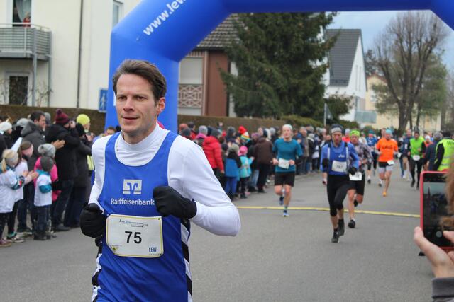 Arslan Muminovic auf dem Weg durch die Stadt